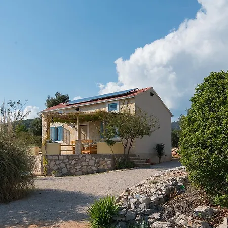 Casa de Férias Family Friendly House With A Swimming Pool Cove Rasohatica Bay - Rasohatica *