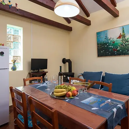 Casa de Férias Family Friendly House With A Swimming Pool Cove Rasohatica Bay - Rasohatica *